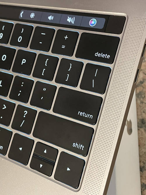 2018 Apple Macbook Pro 13-inch Retina Display - Intel Core i7 - 8GB RAM - 256GB SSD Touchbar Sensor