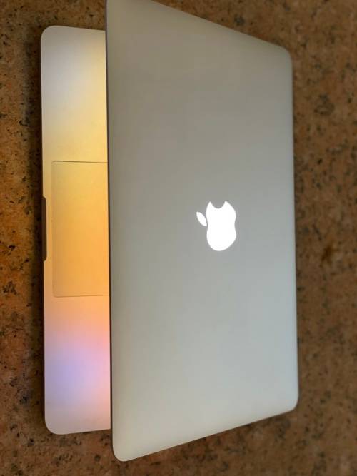 Macbook Air 13-inch 2015 - 4GB RAM - 128GB SSD - Silver - Preowned - Grade A ~FREE 32GB Memory Stick