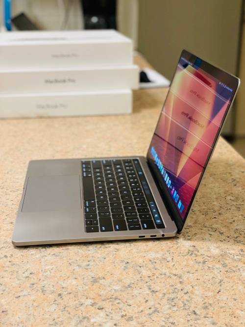 2017 Apple Macbook Pro 13-inch Retina Display - Intel Core i5 - 16GB RAM - 256GB SSD Touchbar Sensor