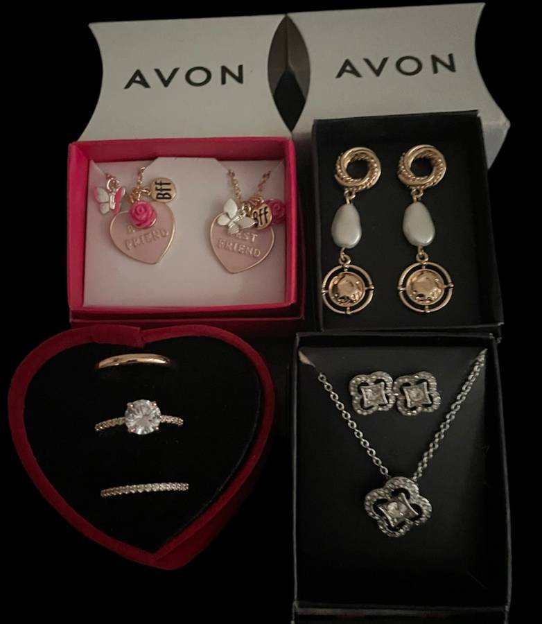 Avon Jewellery Lot of 4
