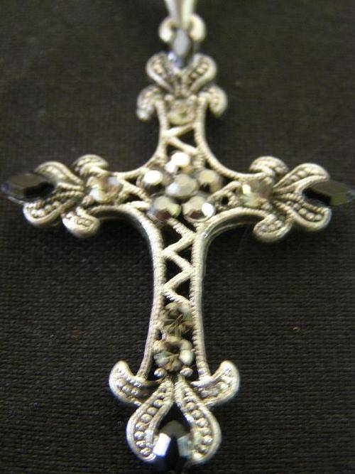 Stunning Cross with Chain