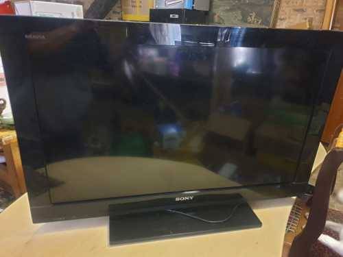 Sony 32 inch tv for repair or spares.Does not switch on and no remote.Self collection in Pretoria.