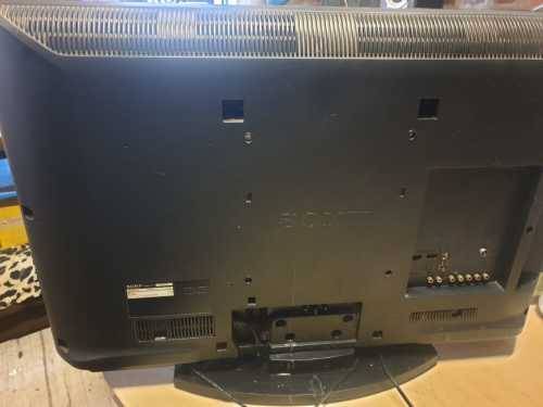Sony 32 inch tv for repair or spares.Does not switch on and no remote.Self collection in Pretoria.