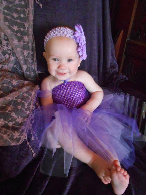 Adorable Baby Tutu. Fits baby 3 - 24 months.Excludes headband