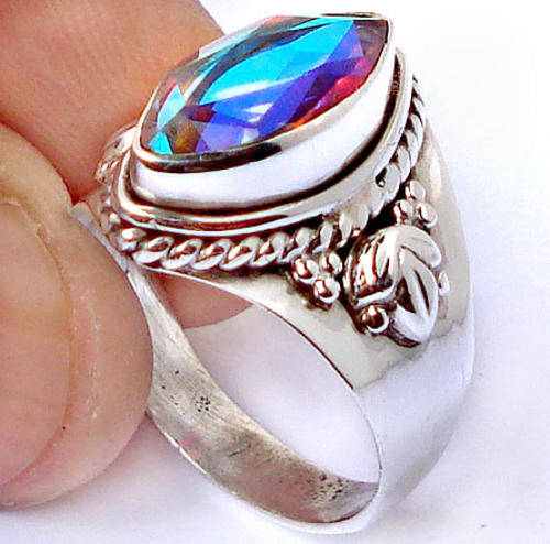 Gorgeous Size 7 Solid Silver Bling Topaz ring...