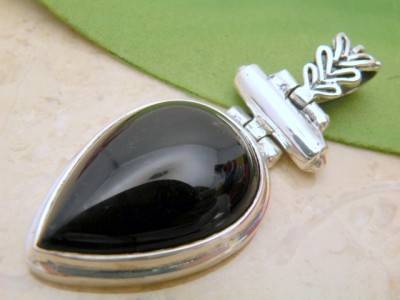 Gorgeous Dark Green/Black onyx and 925 Silver Pendant...