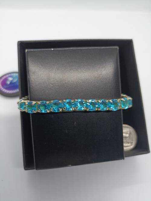 Bracelets X 3 : Turquoise (Aqua) Stones with elastic