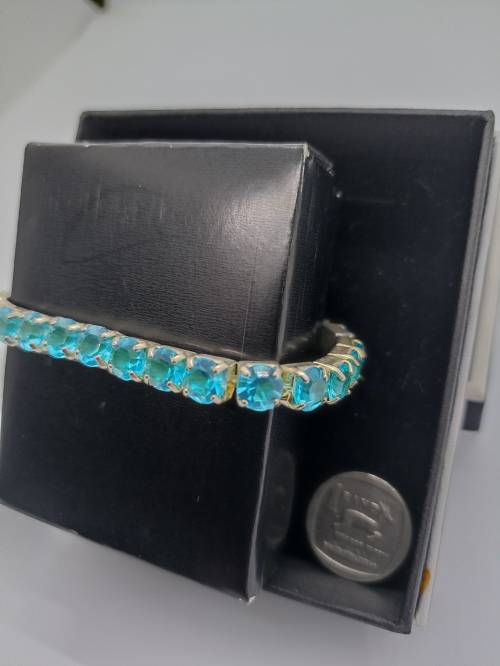 Bracelets X 3 : Turquoise (Aqua) Stones with elastic