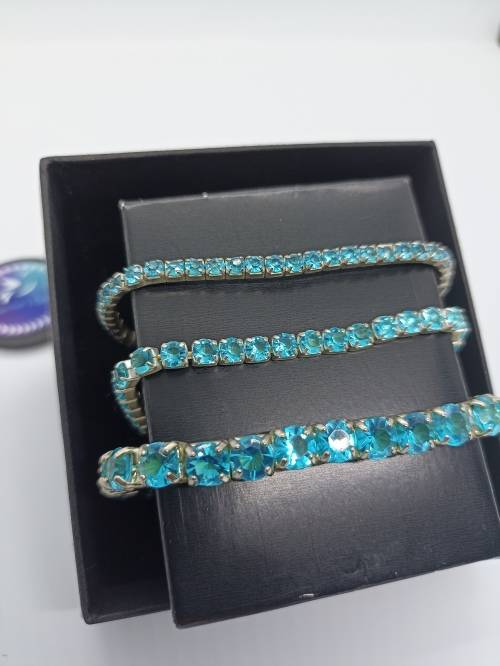 Bracelets X 3 : Turquoise (Aqua) Stones with elastic