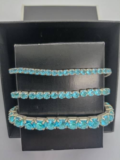 Bracelets X 3 : Turquoise (Aqua) Stones with elastic