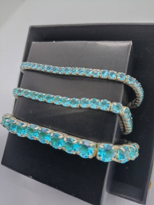 Bracelets X 3 : Turquoise (Aqua) Stones with elastic
