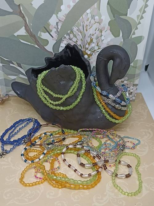 Bracelets : Lot of 28 with Elastic Beads
