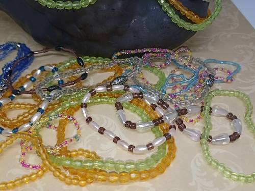 Bracelets : Lot of 28 with Elastic Beads