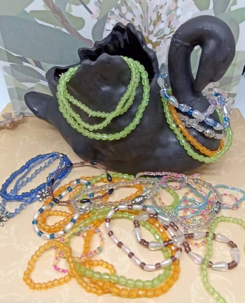 Bracelets : Lot of 28 with Elastic Beads