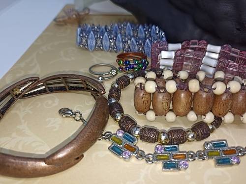 Bracelets : Lot of 9 bracelets and 2 rings