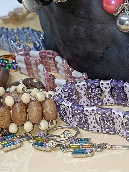 Bracelets : Lot of 9 bracelets and 2 rings