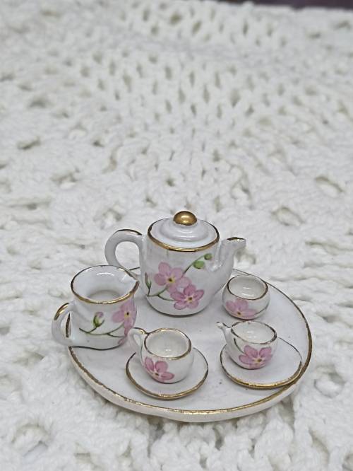 DOLL HOUSE : Highly Detailed Miniature Tea Set (nr 1)