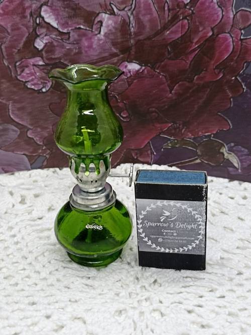 VINTAGE : Miniature Green Glass Oil Lamp (nr 2) - NEVER USED