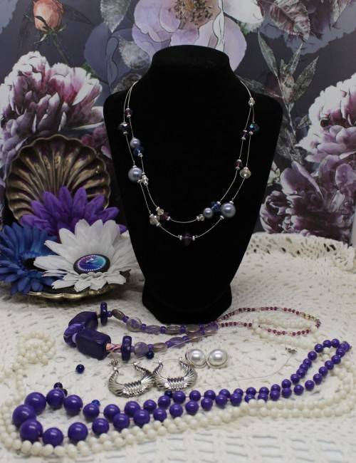 VINTAGE and NEW : Lot of 7 Jewellery pieces : Purple