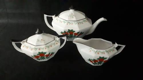 Five Roses Tea Set
