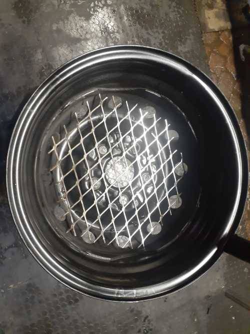 Solid braai with a hook for a potjie (potjie not Included)