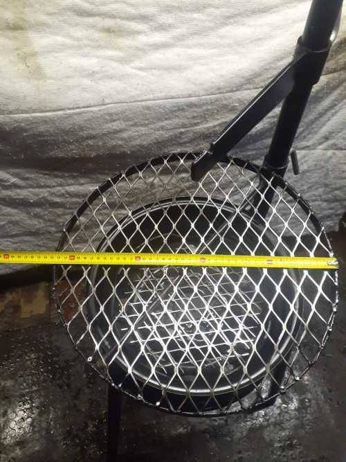 Solid braai with a hook for a potjie (potjie not Included)