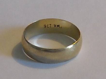 9ct GOLD MENS WEDDING BAND