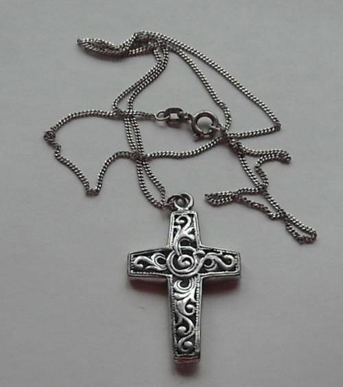 BEAUTIFUL STERLING SILVER CROSS AND CHAIN