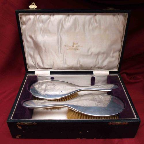 Hallmarked Walker & Hall Boxed Set of Brushes
