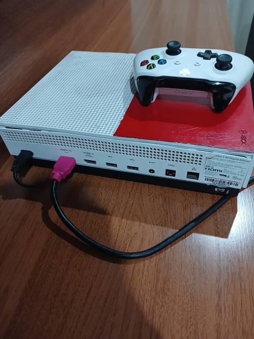 XBOX ONE S (ALL DIGITAL)  1TB