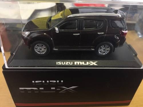 Isuzu MUX model car