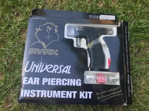 Piercing gun for earrings
