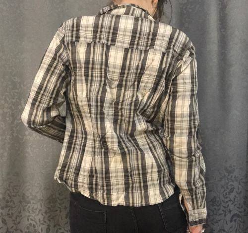 Cowgirl style collared shirt Size 14 (Bottom button is missing)