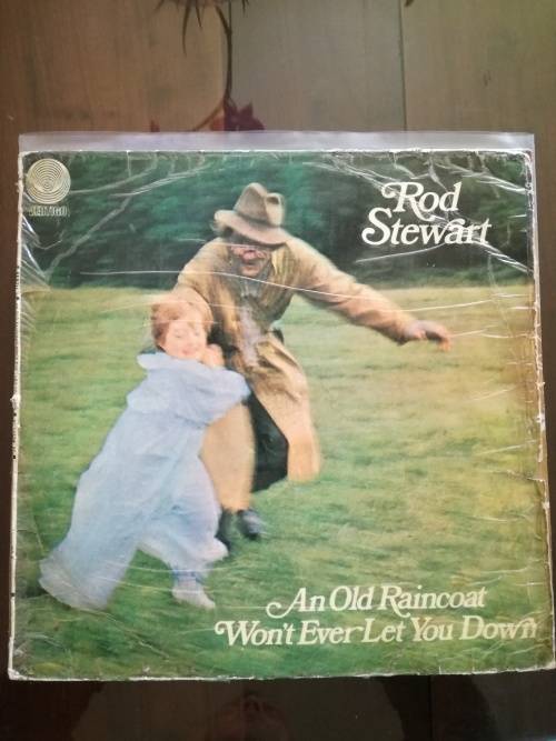 Rod Stewart - An Old Raincoat Won't Ever Let You Down