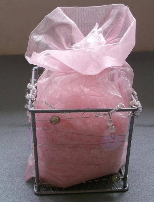 ROSE SCENTED BATH SALTS IN A STUNNING CONTAINER