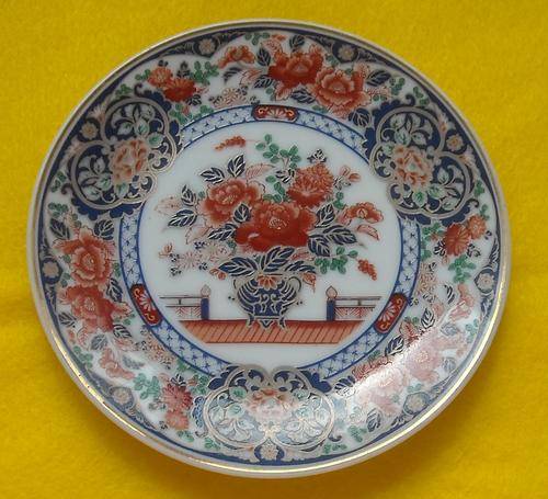 PRETTY IMARI STYLE WALL PLATE - 11.5cm diameter - read listing