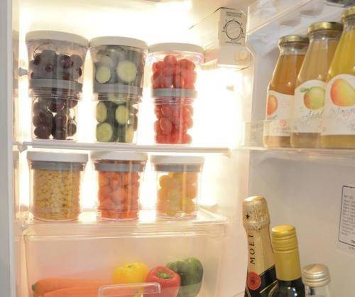 THE ADJUSTABLE CONTAINER