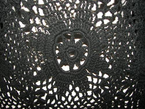 VINTAGE HAND CROCHETED BLACK SLEEVELESS TOP SHIRT SIZE MEDIUM