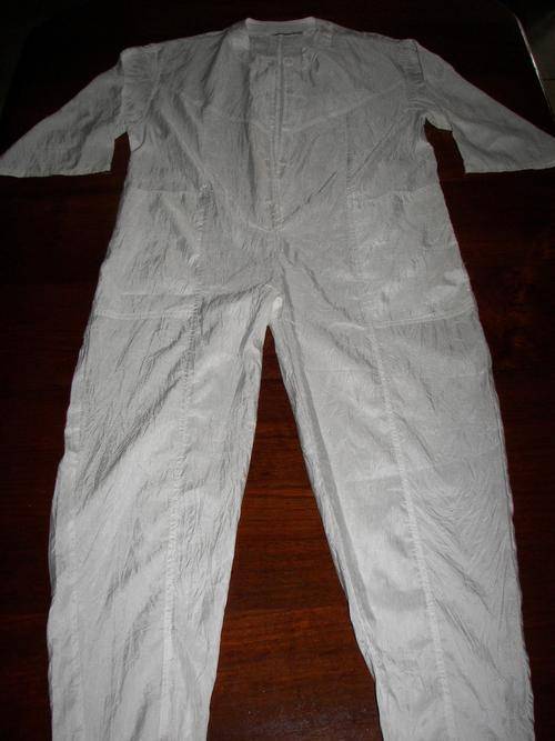SALE!WHITE DESIGNER CRINKLE ONESIE SIZE LARGE/SIZE 36