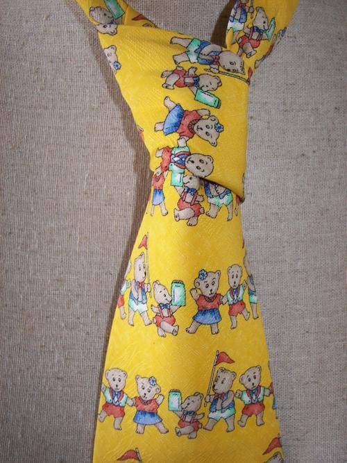 SALE!!!VINTAGE PIERRE CARDIN FUNKY YELLOW TEDDY BEAR TIE