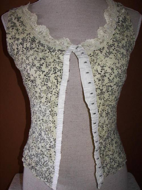 VINTAGE FLORAL LACE IMPORTED TOP SIZE 32