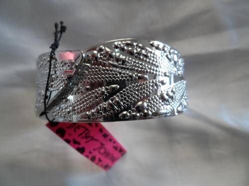 silver tone clasp bangle Betsy Johnson