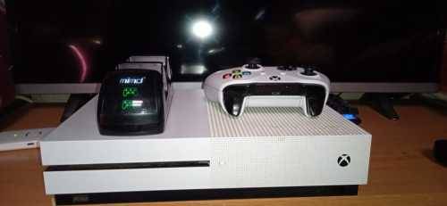 Mint condition XBOX ONE S 1T with all accessories.