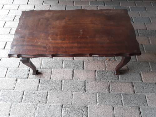 LOVELY ANTIQUE BALL AND CLAW IMBUIA COFFEE TABLE
