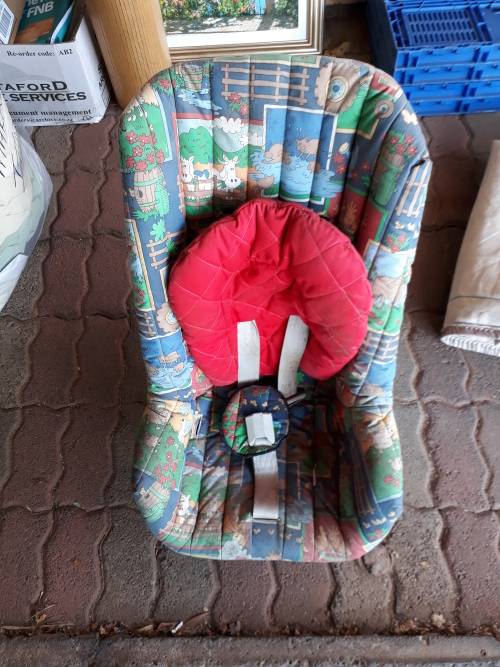 LOVELY BABY CAR SEAT FOR THE CAR OR JUST IN THE HOUSE