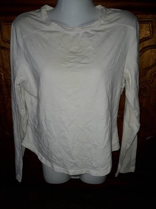 SPECIAL!! LADIES WHITE TOP - NO MAKE OR SIZE - MAY HAVE A FEW MARKS ON IT