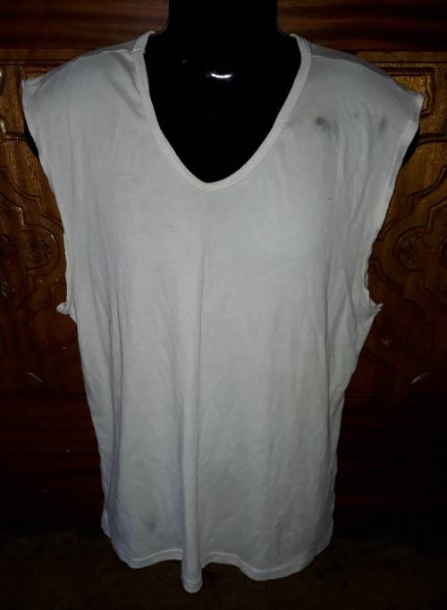 SPECIAL!! MENS WHITE SLEEVELESS T-SHIRT - BODYLINE - XL - MAY HAVE A FEW MARKS ON IT
