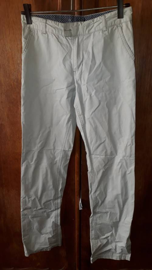 GIRLS: GREY PANTS - MAKE: MRP - SIZE: 13-14 YEARS