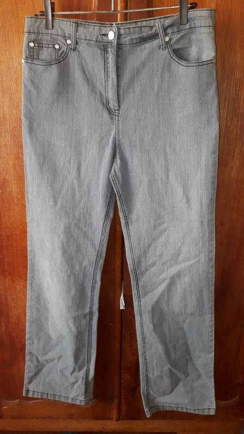 LADIES: GREY JEANS - MAKE: DU TIME - SIZE: 10