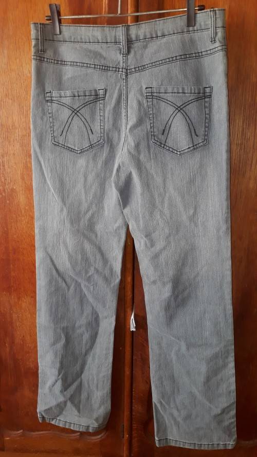 LADIES: GREY JEANS - MAKE: DU TIME - SIZE: 10